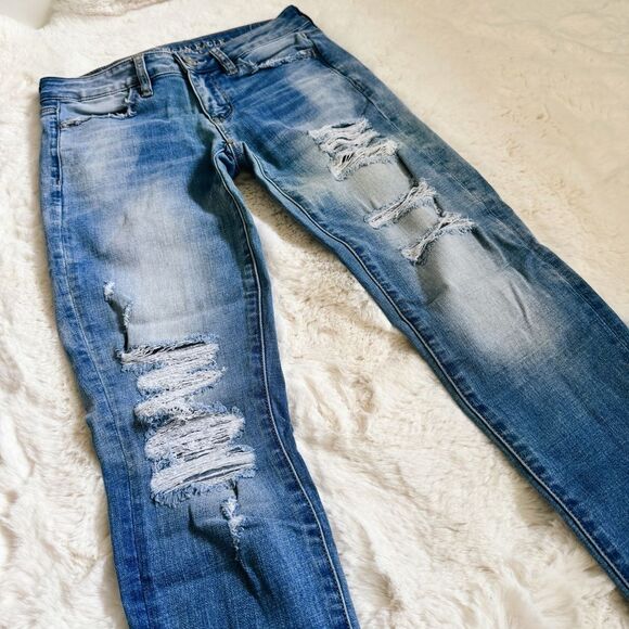 AE Ripped Super Stretch Skinny Ripped Jeans 2 - Light Wash - Picture 1 of 4